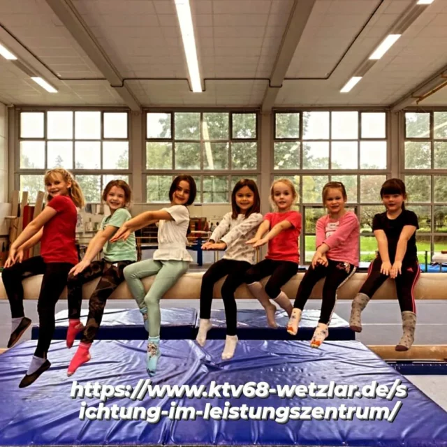 Mit Freude erkundigt die Mädchen die Turngeräte!
2 Mal im Jahr wird die Sichtung angeboten.